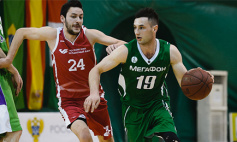 Грудь в медалях